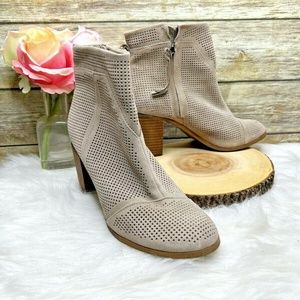 TOM'S Lunata Light Brown Suede 10 42 Perforated Ankle Boots Booties